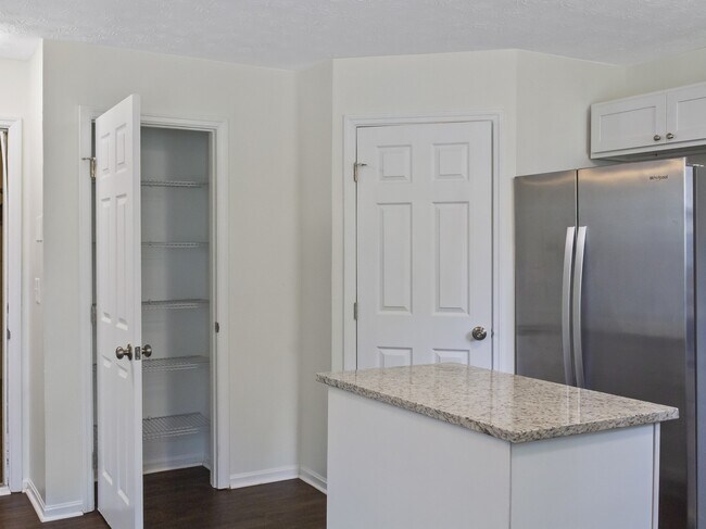 Foto del edificio - 556 Weeping Willow Ln