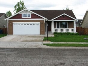 Building Photo - 2716 Daisy Dr