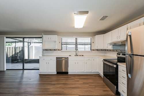 Foto del edificio - 6828 Eden Ln