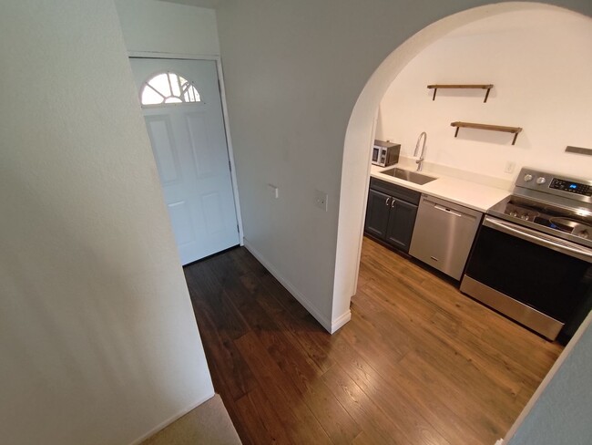 Building Photo - Bright and Remodeled 2 Bed 2.5 Bath Townho...