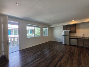 Interior Photo - Mariners Landing