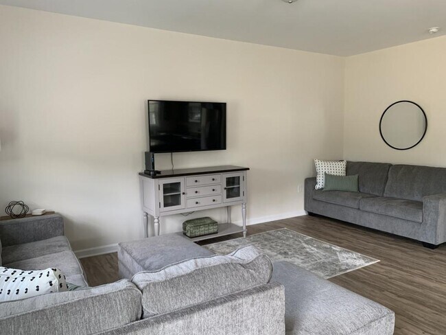 Foto del edificio - 239 Louise Ln