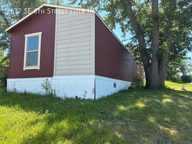 Foto del edificio - 3637 SE 6th St
