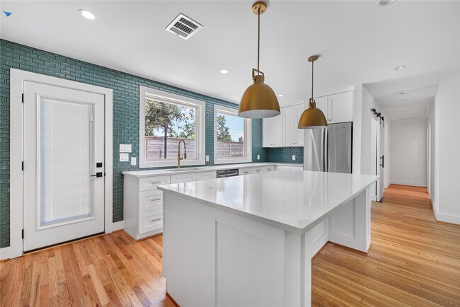 Foto del edificio - 8416 Montridge Dr