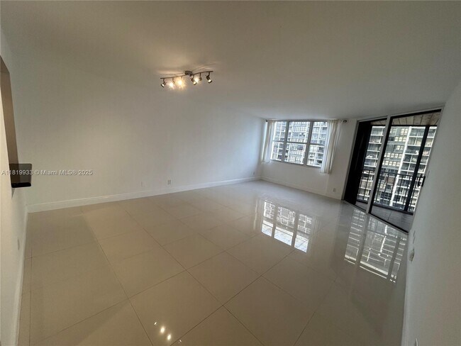 Foto del edificio - 1915 Brickell Ave