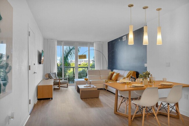 Building Photo - 2602 E Hallandale Beach Blvd