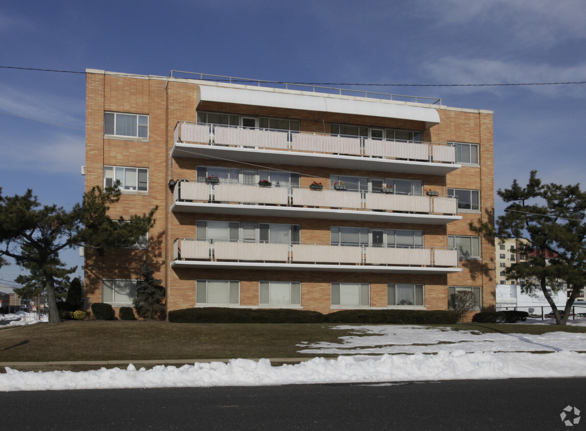 Building Photo - 1400 Webb St