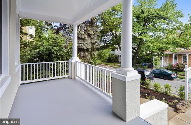 Foto del edificio - 1321 Valley Pl SE