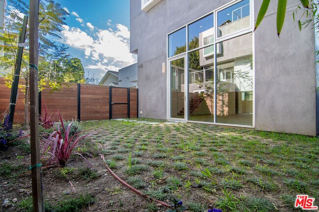 Foto del edificio - 4143 Madison Ave