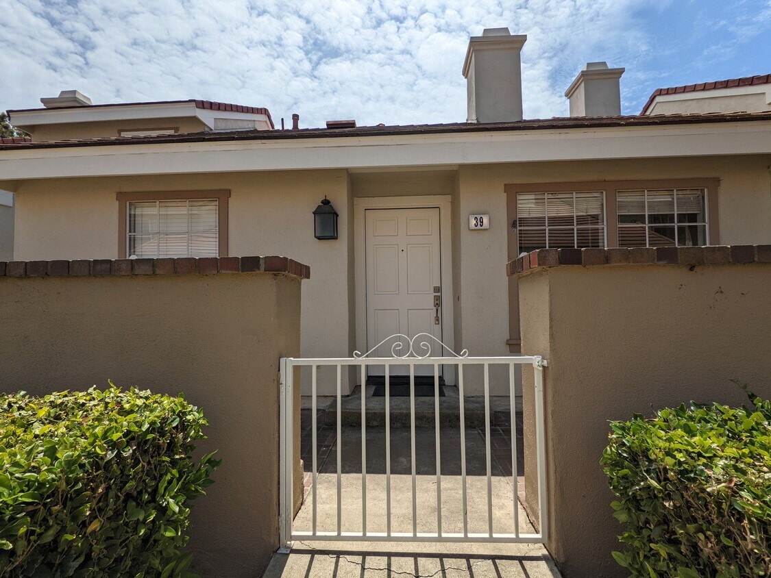 39 Wellesley Unit 46, Irvine, CA 92612 Condo for Rent in Irvine, CA