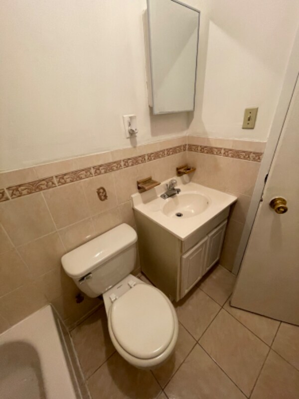 Building Photo - 216-15-216137 137th Ave