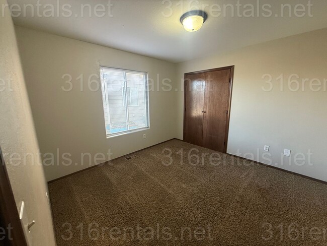 Foto del edificio - $1575 - 4 bedroom/ 2 bathroom - Gorgeous townhome!