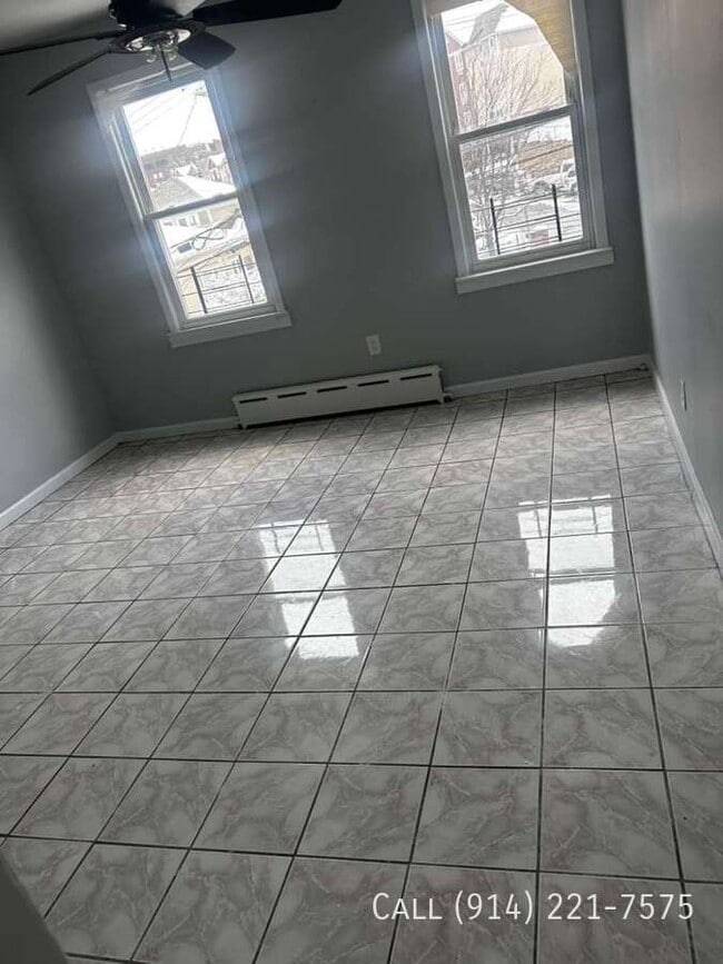 Building Photo - 44 Vineyard Ave