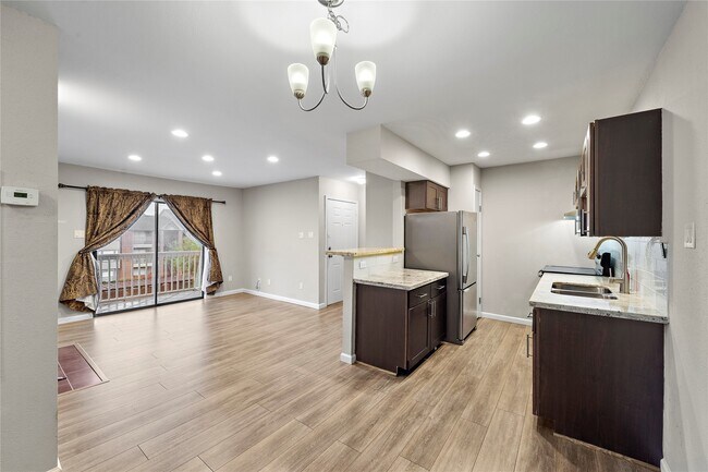 Foto del edificio - 2750 Holly Hall St