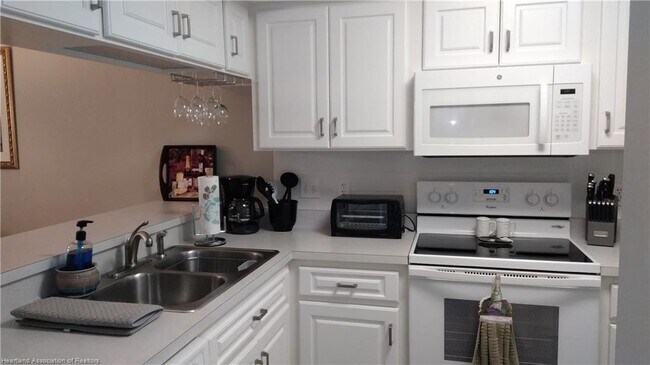Foto del edificio - 1655 Lakeview Dr