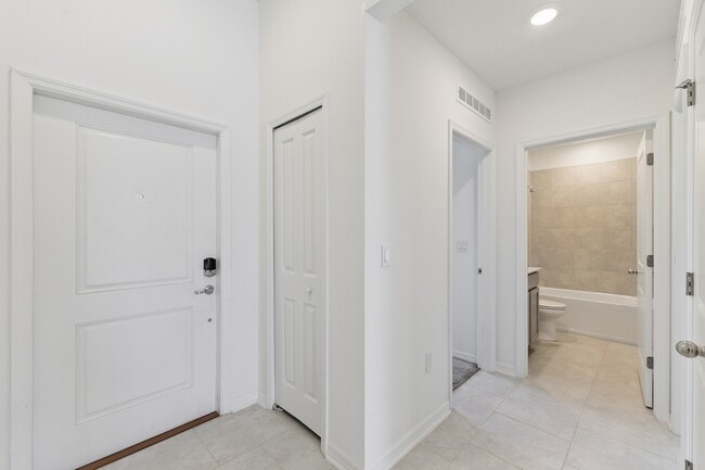 Building Photo - 3921 Willow Brk Dr