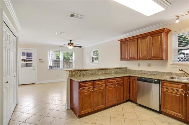 Foto del edificio - 348 W Robert E Lee Blvd