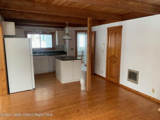 Foto del edificio - 442 Acorn Hill Rd