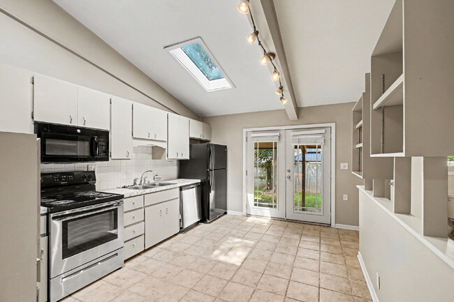 Building Photo - Well Maintained 3 bedroom Rental Home- $1650/Month
