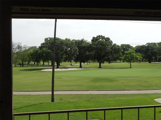 Foto del edificio - 8543 Sands Point Dr
