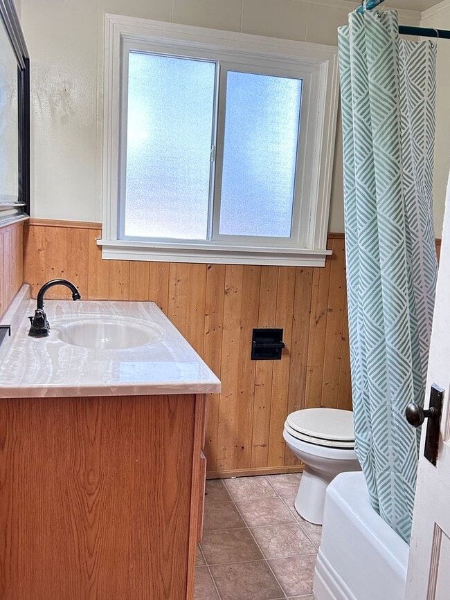 Building Photo - Calm 2 Bedroom, 2 Bath near Cheyenne Canyon