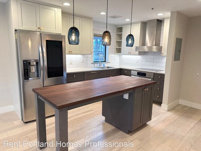 Building Photo - 1 br, 1 bath House - 606 NW Naito Parkway #A1