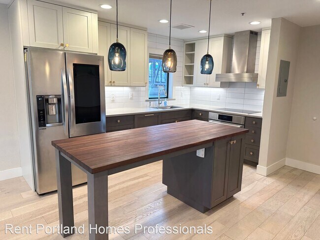 Foto del edificio - 1 br, 1 bath House - 606 NW Naito Parkway #A1