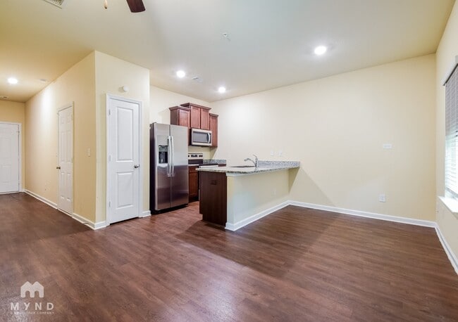 Building Photo - 306 Highwood Ln