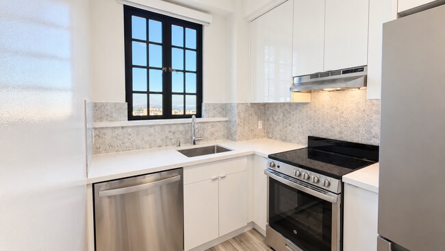 Foto del edificio - 555 Buena Vista Ave W