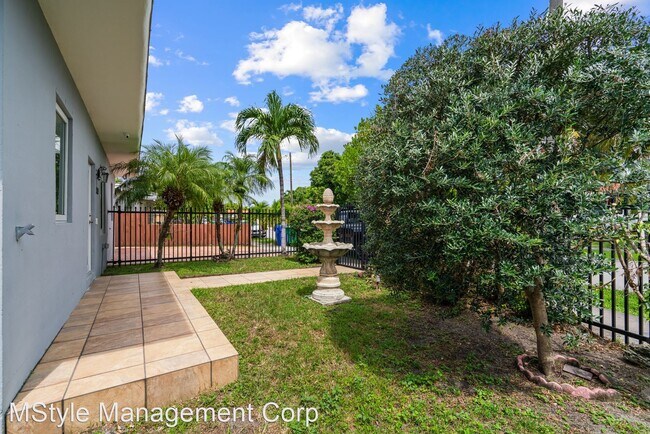 Building Photo - 4 br, 3 bath House - 3030 SW 12th Street