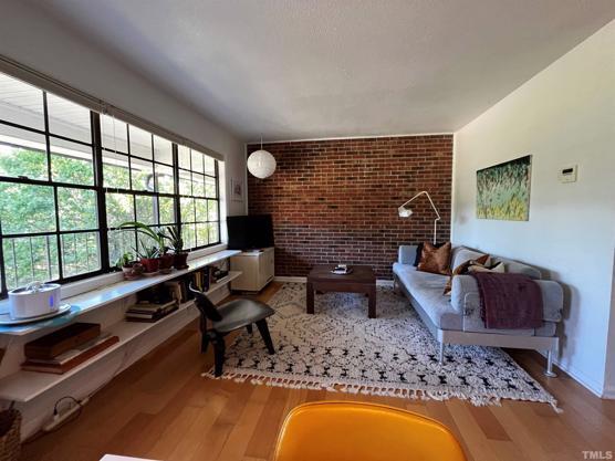 Building Photo - 807 W Trinity Ave