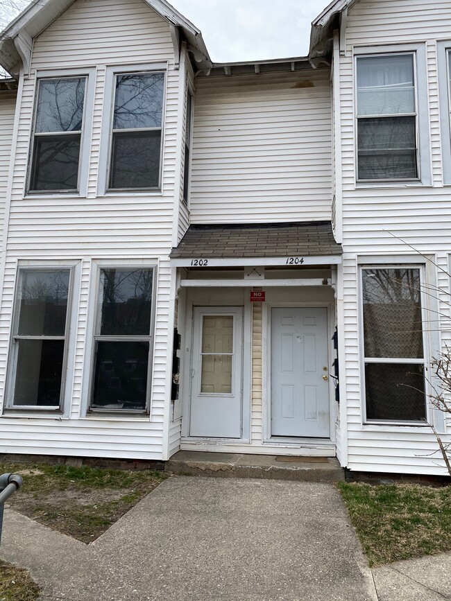 Building Photo - 1204 North St