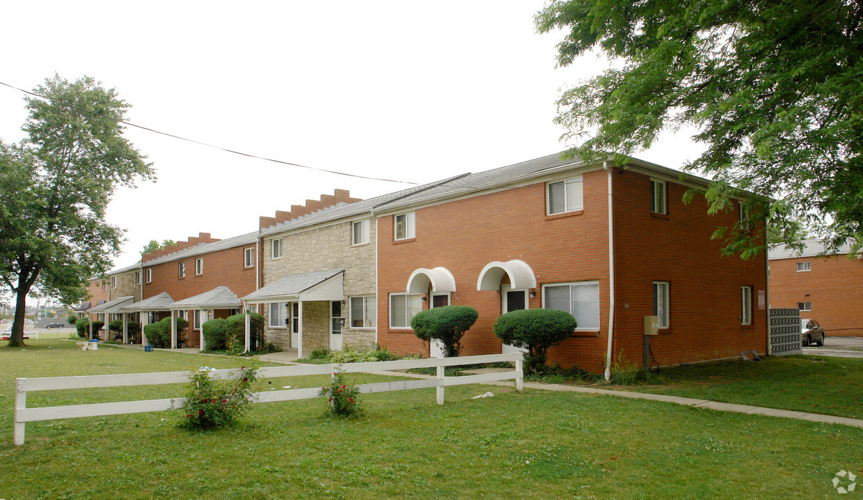 908 N Meadows Court - 908 N Meadows Ct