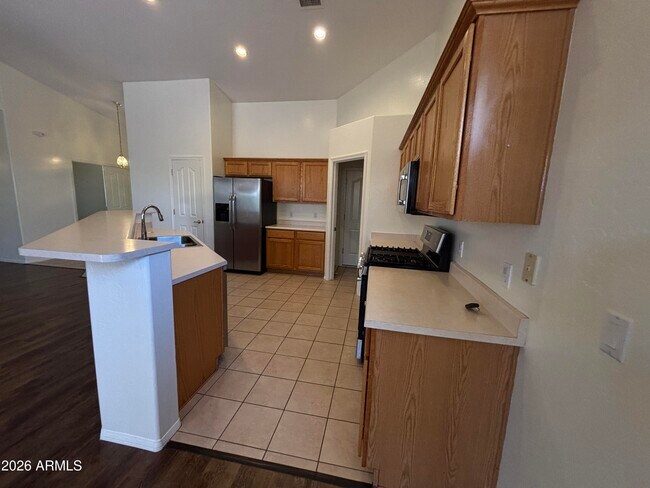 Building Photo - 1083 S Viejo Dr