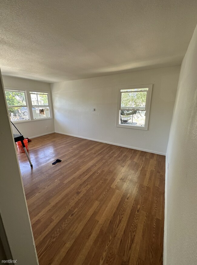 Foto del edificio - 1 br, 1 bath Triplex - 358 Gould Street 358