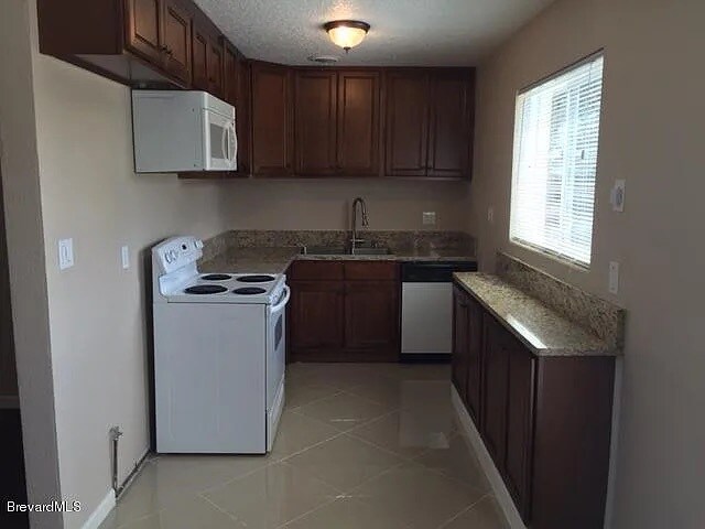 Building Photo - 907 Acacia Way