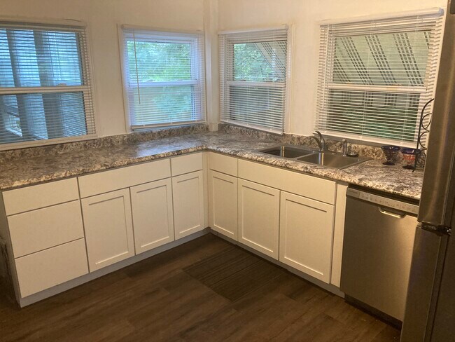 Foto del edificio - 1111 W Clark St