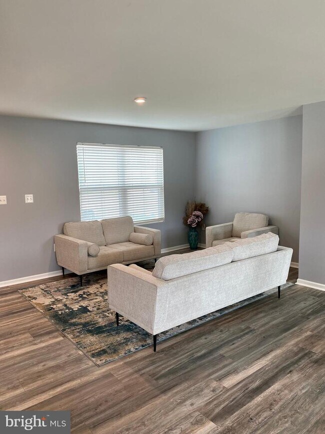 Foto del edificio - 7082 Wise Ln
