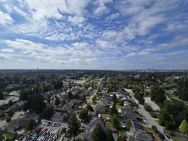 Photo du bâtiment - 13573-1398A 98a Ave