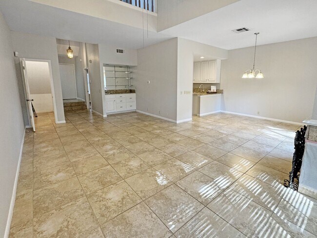 Foto del edificio - ALAMO HEIGHTS TOWNHOUSE!