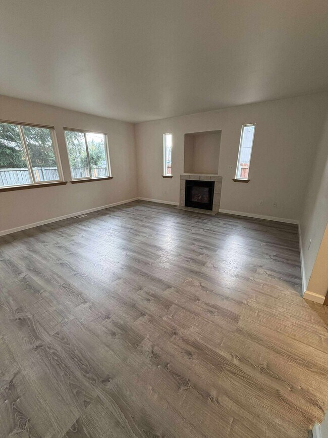 Foto del edificio - 904 Avalon Ct SE