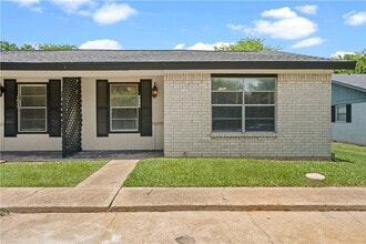 Building Photo - 1419 Hillside Dr