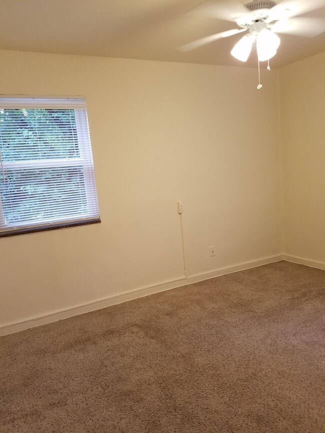 Building Photo - 622 Southcrest Ct
