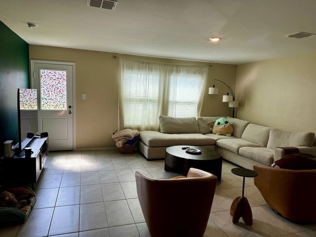 Building Photo - 4 Bedroom Single Family Home in Fort Worth
