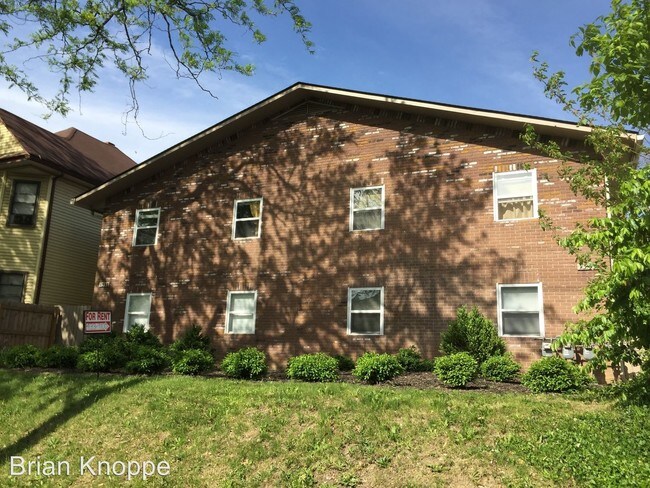 Building Photo - 1393 Summit St
