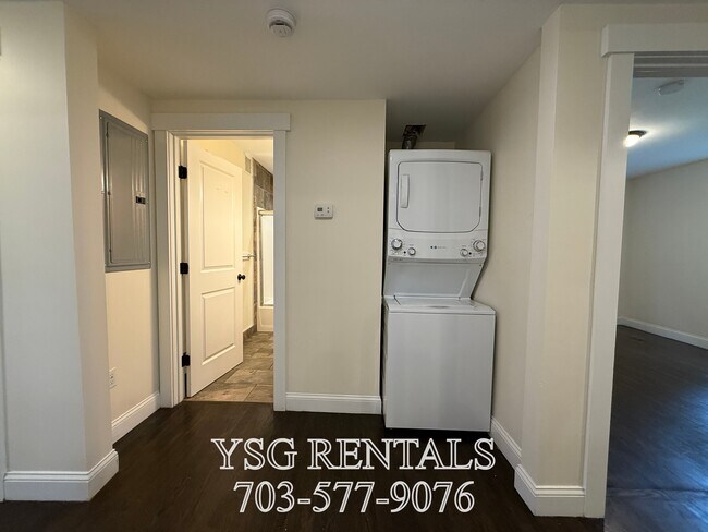 Building Photo - 24 Sunset St