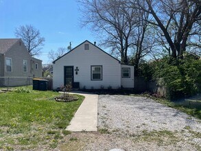 Building Photo - 1125 E 84th Terrace