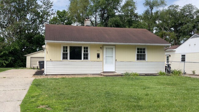 Building Photo - Lafayette...2 Bedroom 1 Bath House