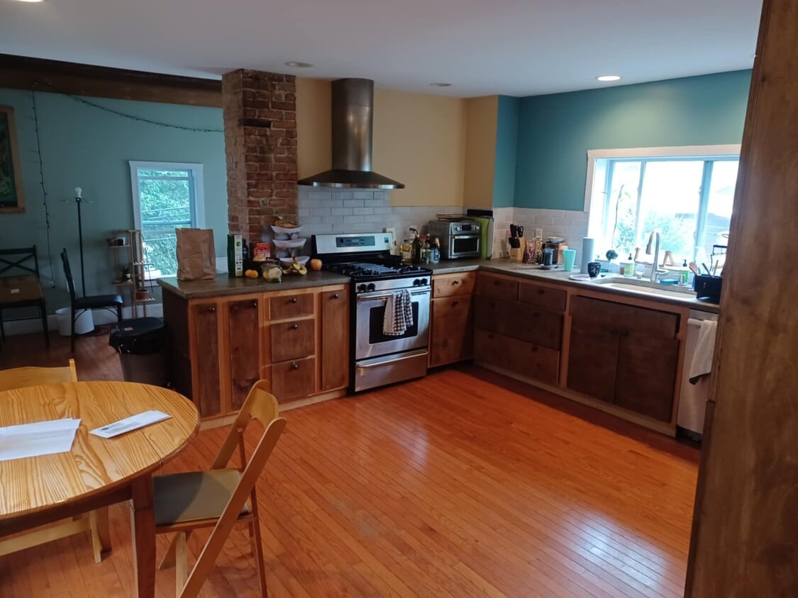 Primary Photo - 16 Edwin St