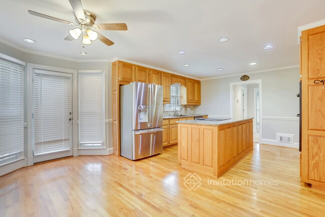 Building Photo - 993 Tall Pine Ct SW